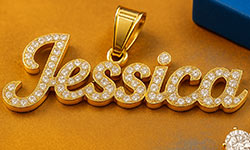 joyas con nombre en oro
