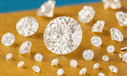 joyas con nombre en oro