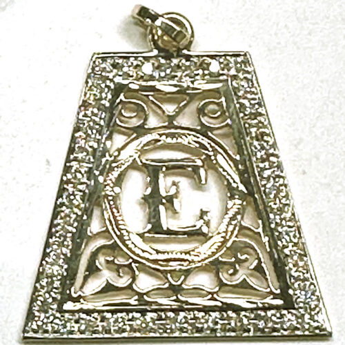 Custom 14K Gold “E” Initial Pendant – Ayala’s Jewelry