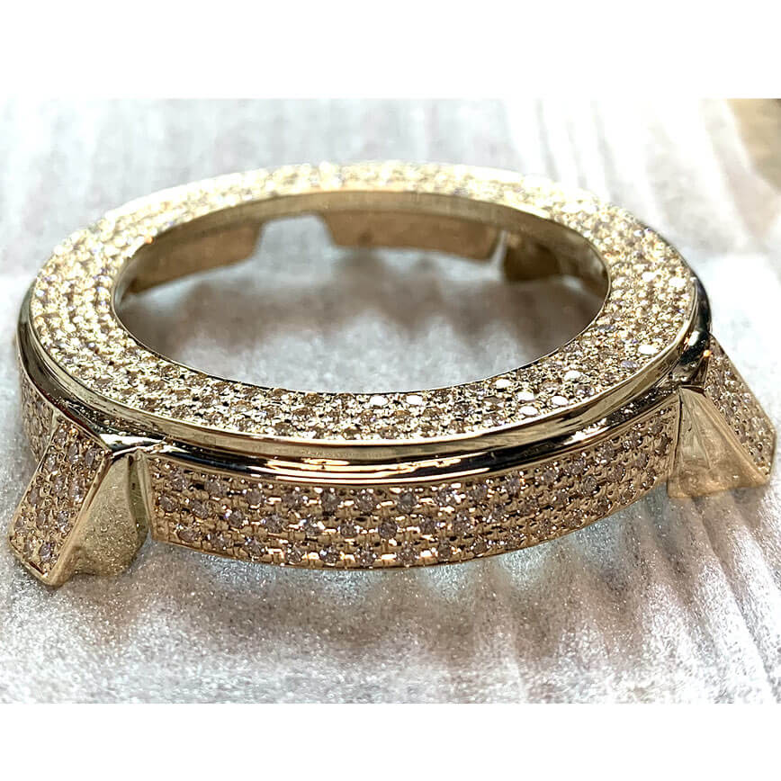 Elegant 14K Gold Diamond Watch with Luxury Detailing 2 Elegant 14K Gold Diamond Watch with Luxury Detailing
